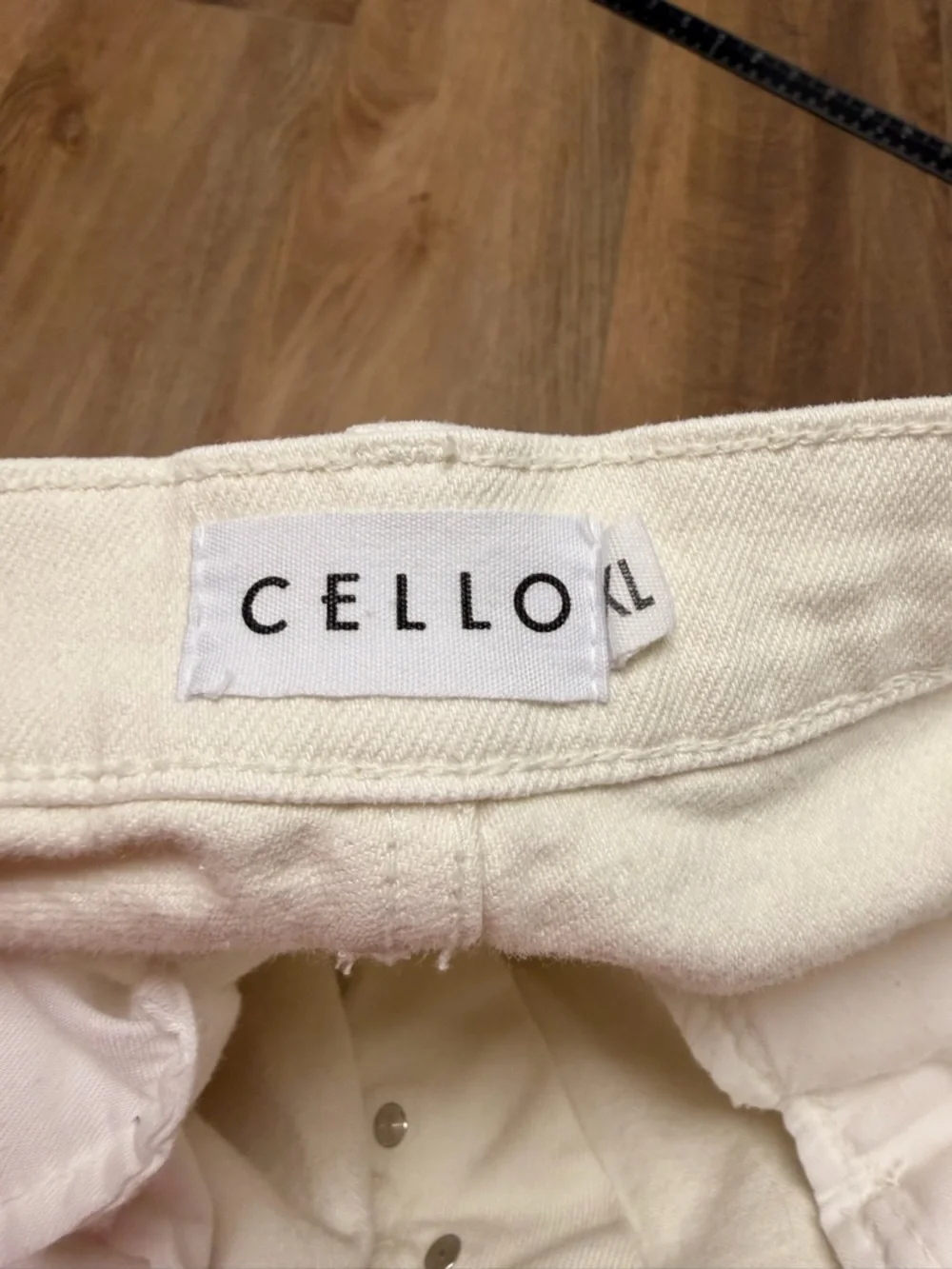 Cello trendy white